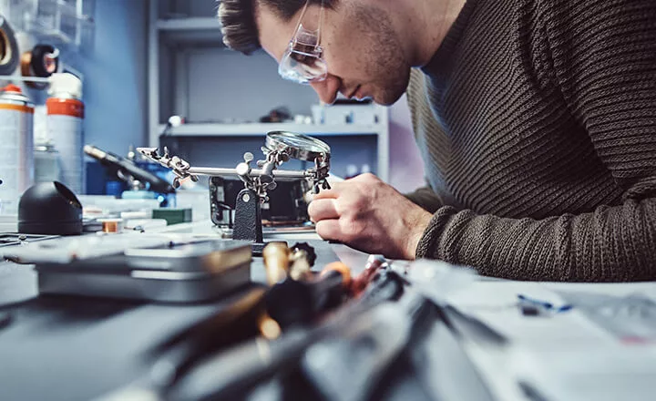 What is mobile phone repair and how do I start from scratch?